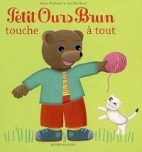 Couverture « Petit Ours Brun touche à tout – livre à matières »