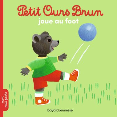 Couverture de « Petit Ours Brun joue au foot »
