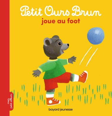 Couverture de « Petit Ours Brun joue au foot »